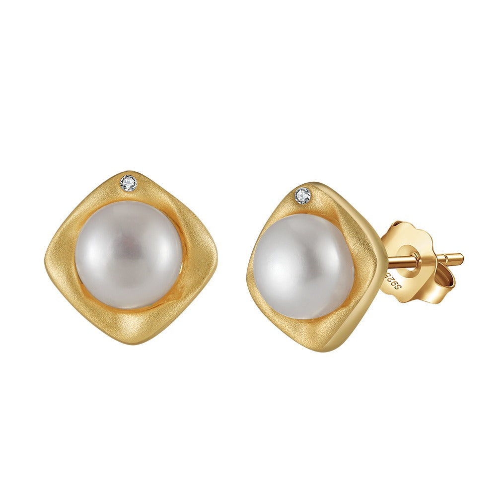 Freshwater Cultured Pearl ear studs 