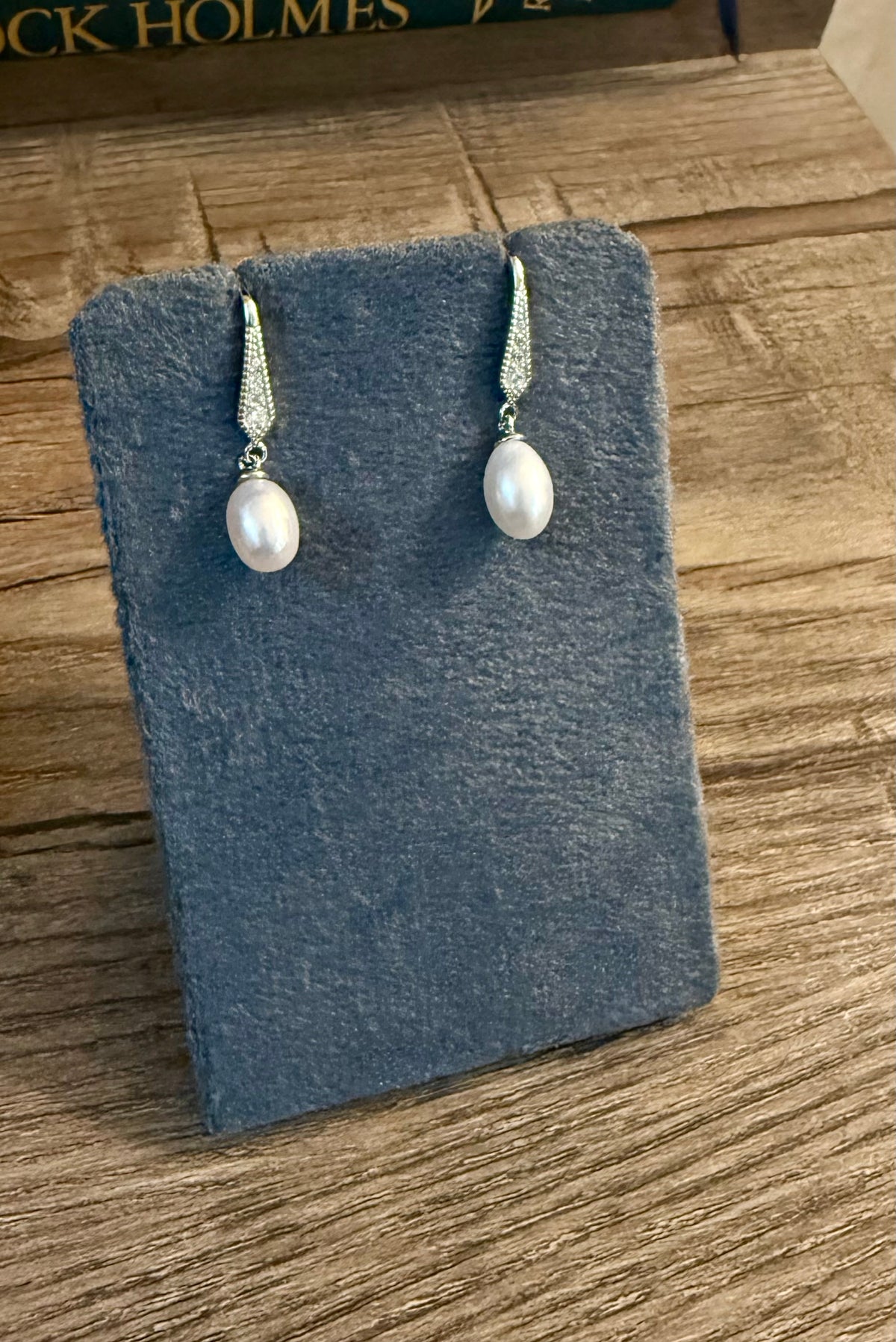 Pearl earrings 